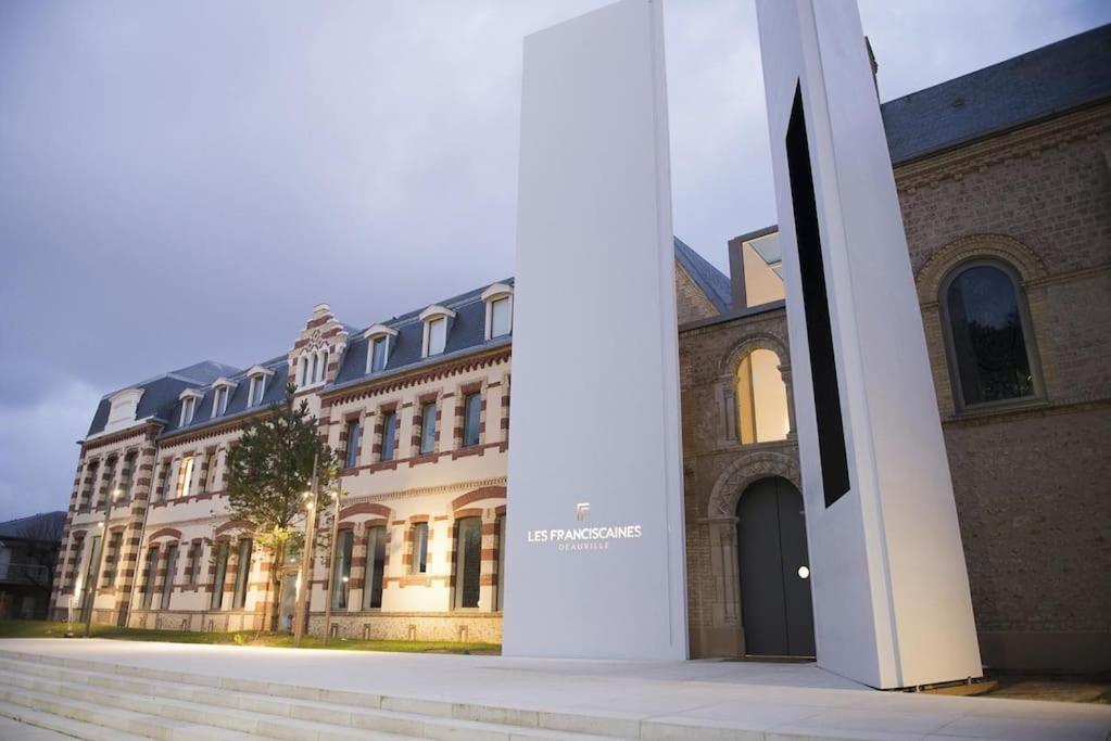 Le Cyrano, Deauville - App. T2 Proche De La Mer Kültér fotó